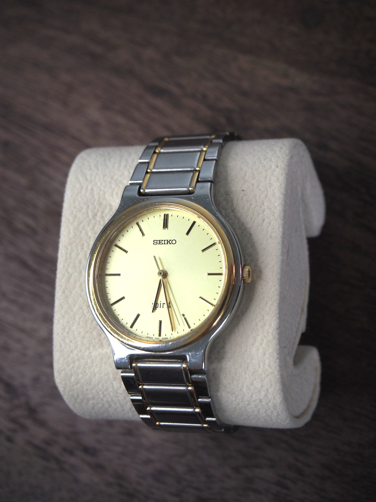Seiko Spirit 7N01-6A70, cadran champagne
