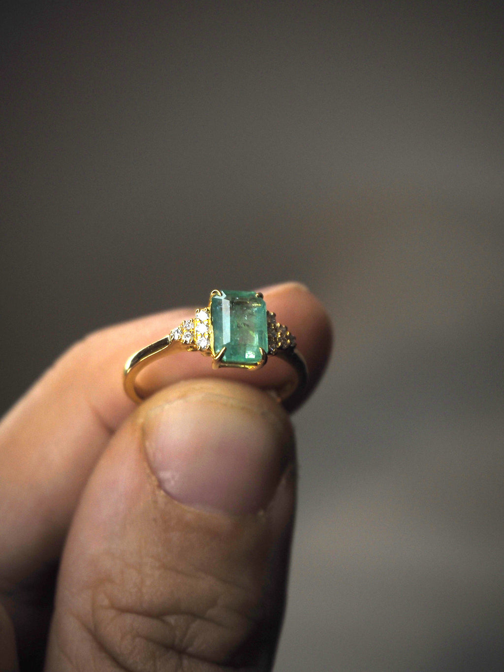 Bague or jaune 14kt émeraude de Zambie et diamants