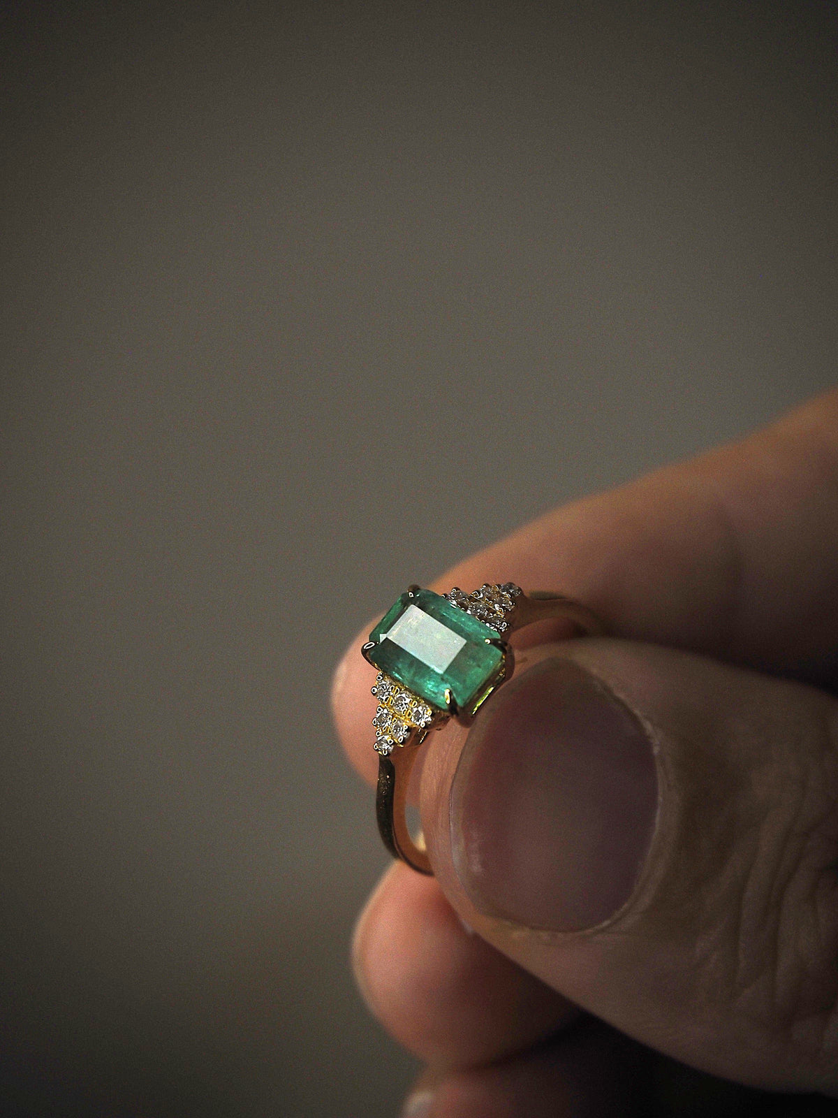 Bague or jaune 14kt émeraude de Zambie et diamants