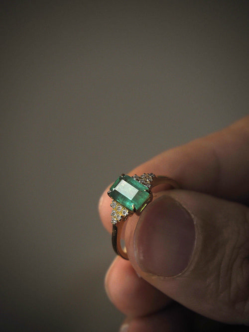 Bague or jaune 14kt émeraude de Zambie et diamants